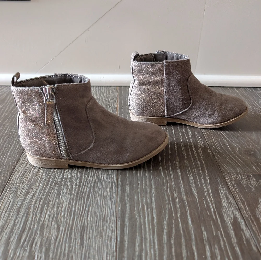3/$15 - Harper Canyon Brown Suede Ankle Boots with Glitter Size 9